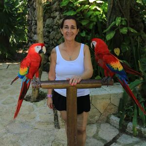 Meet your Posher, Gloria